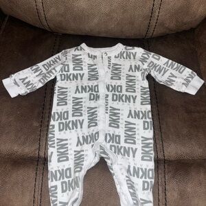 DKNY Logo Print Kids Footie in Gray and White